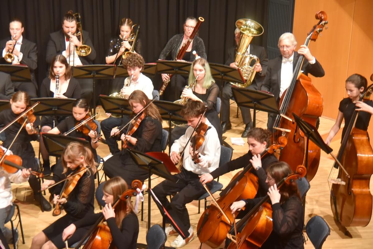 Weihnachtskonzert der Sinfonieorchester, 12.12.2023 Vorschaubild